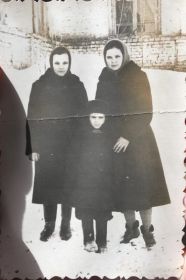 Александра(слева) Пётр(посередине) Анна(справа)