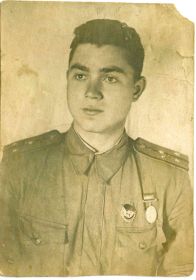 Командир 4-ой батареи 1188 иптап РВГК Потапов Михаил Феофанович. Герой Советского Союза (посмертно) http://www.warheroes.ru/hero/hero.asp?Hero_id=19454