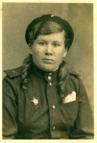Командир отделения радиосвязи 5-ой батареи 1188 иптап РВГК Колтыпина Тамара Александровна