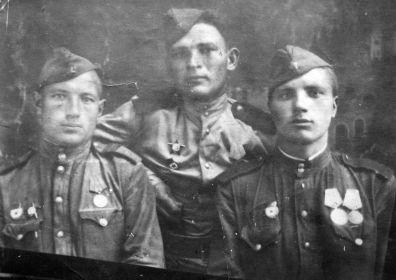 Слева направо: Тришков И.М., Жуков Тихон Андреевич, Вепрев А.Е.
