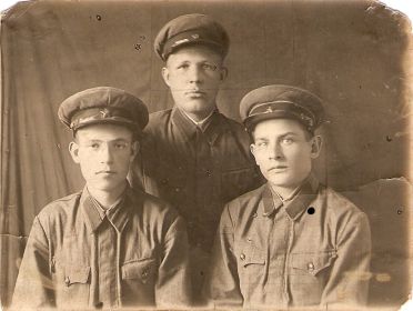 Куриленко Павел Исакович ( справа ) Фото от 06.06.1942