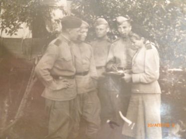 27.07.1944 д Ворошиловка с товарищами по оружию