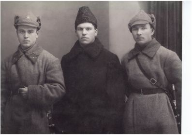 1924 год в г. Ростове-на-Дону вместе с сослуживцами. 