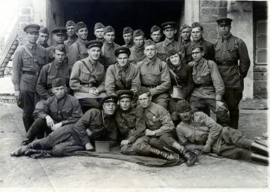 Офицерский состав Авторемонтного батальона 42 Армии Ленинградского фронта июнь 1942 года