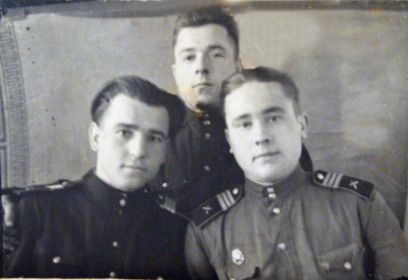 Виктор Марченков с друзьями Дмитрием Г. и Василием П.