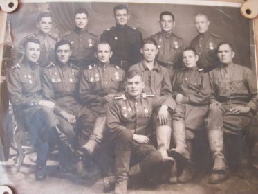стоят слева направо: Ламзаков Николай, Шейн Николай , Брагин Михаил , Старыков(Стариков) Дмитрий. Сидят слева направо: Четвертной Василий , Куликов Фёдор, Гладченко Виктор, (неизвестен), Мавкелов Николай, Самойленко Николай. Сидит внизу Осипенко Александр