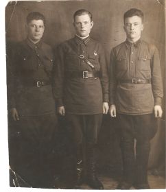 Река Халхин-Гол, 1938 год (слева направо: Инякин И.Я., Петухов Е.Н., Гордеев И.Ф.)