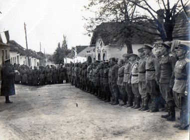 1 мая 1945 г.Приказ Сталина №20.Читает капитан Дорожко.Село Доннерскирхен,Австрия