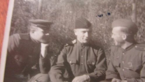 фото сделано в мае 1945 года