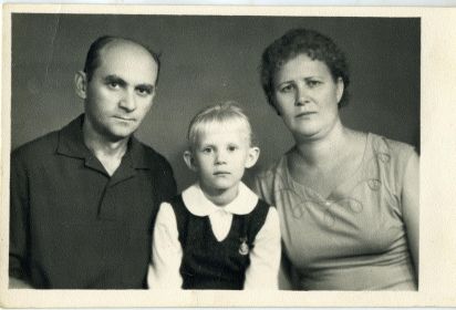 Разыскиваю родных Морозова А.П. , предположительно из Луганска , фронтового друга моего дедушки