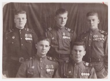 И. Денисов, А. Емельянов, А. Воронов; В. Дурнев, Е. Каминский. 1946г.