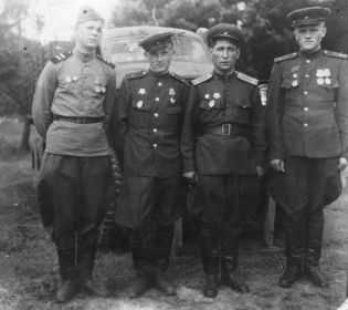 1 сентября 1945 г. С лева на право:  Ермолов, Лазаренко, Козлов, Прокофьев