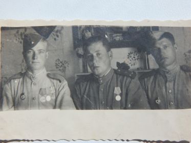  Подпись на фото: Зенин Александр,  Бирюков Михаил.  октябрь 1944 г.