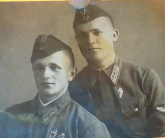 слева-Рукосуев Юрий, справа-Докин Николай, Ташкент, 09.05.1940г
