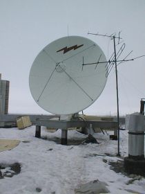 Антенна спутниковой связи системы связи НК "Роснефть".