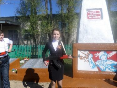 Памятник в родном селе Прорыв.