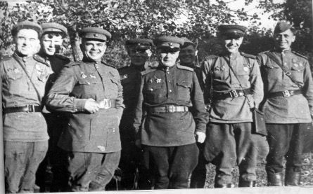 Полковник Косолапов П.П. в центре слева от него нач. штаба 359 СД