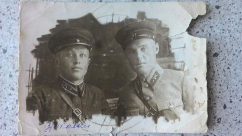  На снимке Николай со своим боевым товарищем Бояркин Василий .