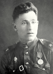  Вишняков Алексей Филиппович сержант, командир снайперской группы 1-го отдельного стрелкового батальона (161-я отдельная стрелковая бригада, Северо-Западный фронт). 