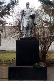 глазуновский р-н, д. новополево, братская могила