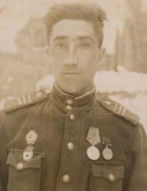 Гвардии сержант Кочарян Цолак Саргисович, наводчик, командир орудия. Фото 1945 г.