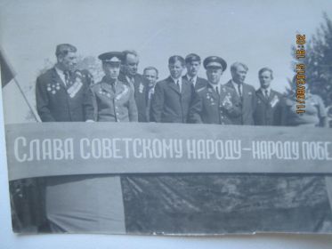 9 мая. Митинг в честь открытия памятника погибшим войнам в с.Унжа. Орлов А.А. первый слева