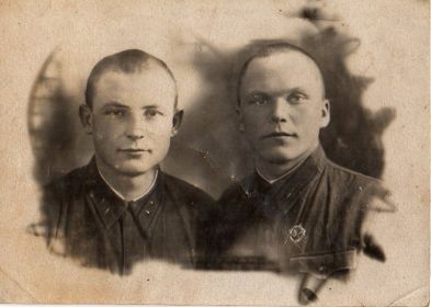 Сошилов Н. Г. (справа) с сослуживцем