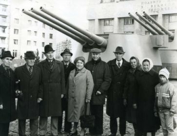 На снимке: ветераны с крейсера «Киров», шестой слева - П. И. Плеханов