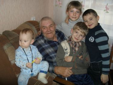 Прадедушка с правнуками