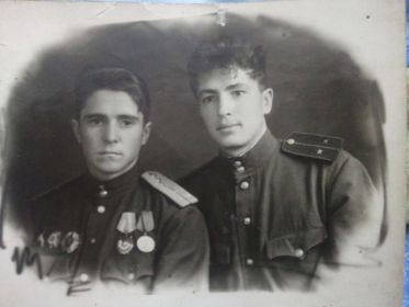 Друзья по службе Витя(слева) и Миша , Казань, резерв, 2 сентября 1945