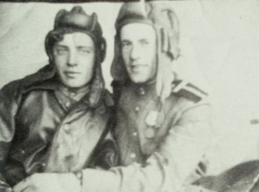На обороте фото:"1945г. Германия. Слева Владимир Болтунов,  справа Николай Ковалев (в/ч 16960)".