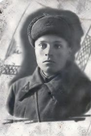 Озеров Петр Фёдорович, служили в одном полку Благовещенск- на Амуре, 1943г. 