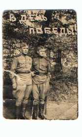 Шехавцов Иван Георгиевич(справа)