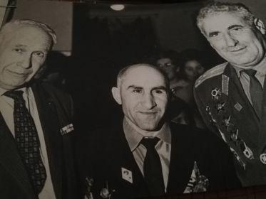 Справа - Мноян