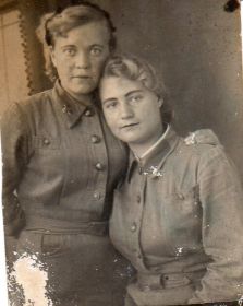 сентябрь 1942 Девушка слева -  Шуруева Анна Яковлевна, командир взвода 40 одр Брянский фронт