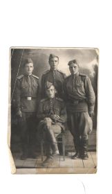 Дюков Анатолий на этой фотографии с однополчанами ( крайний справа)