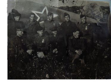 г.Гомель,село Барок.Июнь 1944 г.Спец.служба во главе с инженером Лоб..... и Голованько у машины 9 голубой
