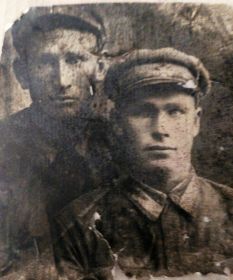 Александр Зимин (двоюродный брат, на фото слева) и сосед Черепанов Михаил