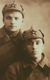 С однополчанином из Ленинграда Пиминовым Александром (Слева-Мансурский Ф., справа-Пиминов А.)