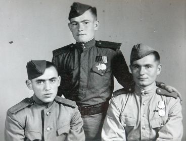 Заргаров, Кодинец Пётр, Пархоменко Иван ( Эрфурт,  июль 1945 года)