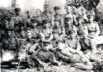Кованов Сергей Владимирович,  командир батальона, справа рядом.