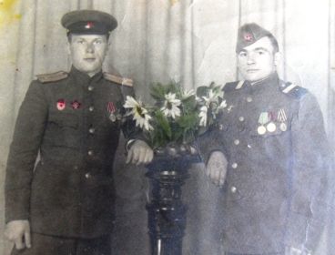 Берлин 1945г. Младший лейтенант Гасинов К.Г. и сержант Пастушенко