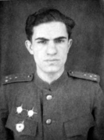 Гитман Моисей Кивович 1922. Командир пулемётной роты 755 сп. Прошел ВОВ - капитан.