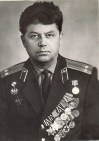 подполковник Приз Павел Андреевич, командир 45мм пушки 145 гсп 66 гсд фото 1975года