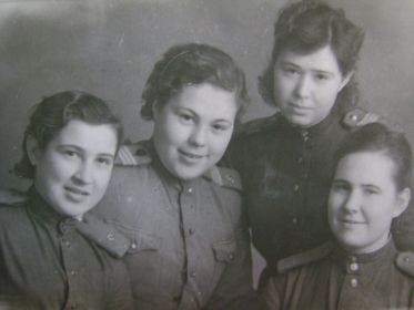 Слева моя бабушка и её боевые подруги (имён не знаю)