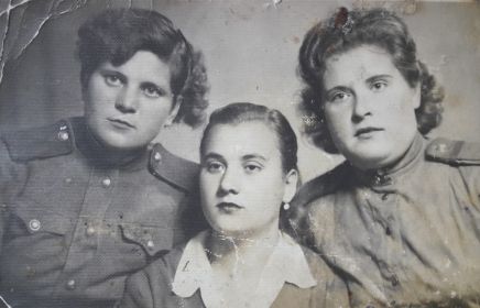 Рита и Алла, одна из этих девушек болгарка это были любимые подруги ,фронтовички. В их честь были названы старшие дочери. Память о них Татьяна Тихоновна пронесл...
