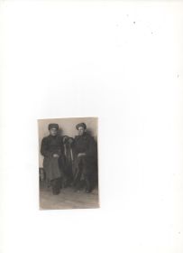С другом(слева) в 26 Истребительном Авиационном Батальоне ,март  1948г.