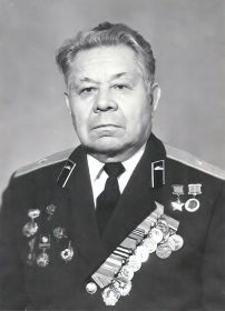 Командир первого батальона 33-й гвардейской мотострелковой бригады  Герой Советского Союза Ромашкин Иван Данилович.