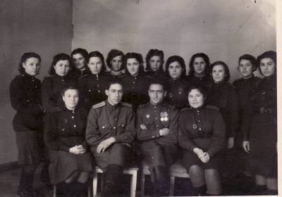 слева: Костылева Авг.,Куприянова Тося, Маша Машталлер, Тая Логинова,Зина Пантелеева, Тая Барченкова, М.Киселёва, Таня Гущенкова, Ира Рябова, Тая Левина.......Са...