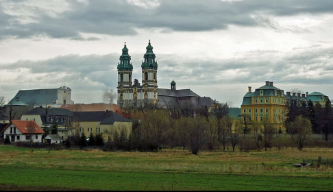 Кшешувское аббатство в населенном пункте Кшешув (Кшечув), расположенное на юго-западе Польши, в 80 км от г. Вроцлав
